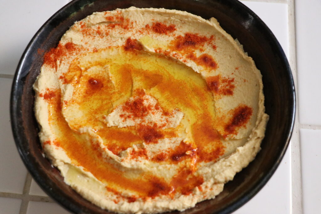 instant pot hummus a bowl of hummus